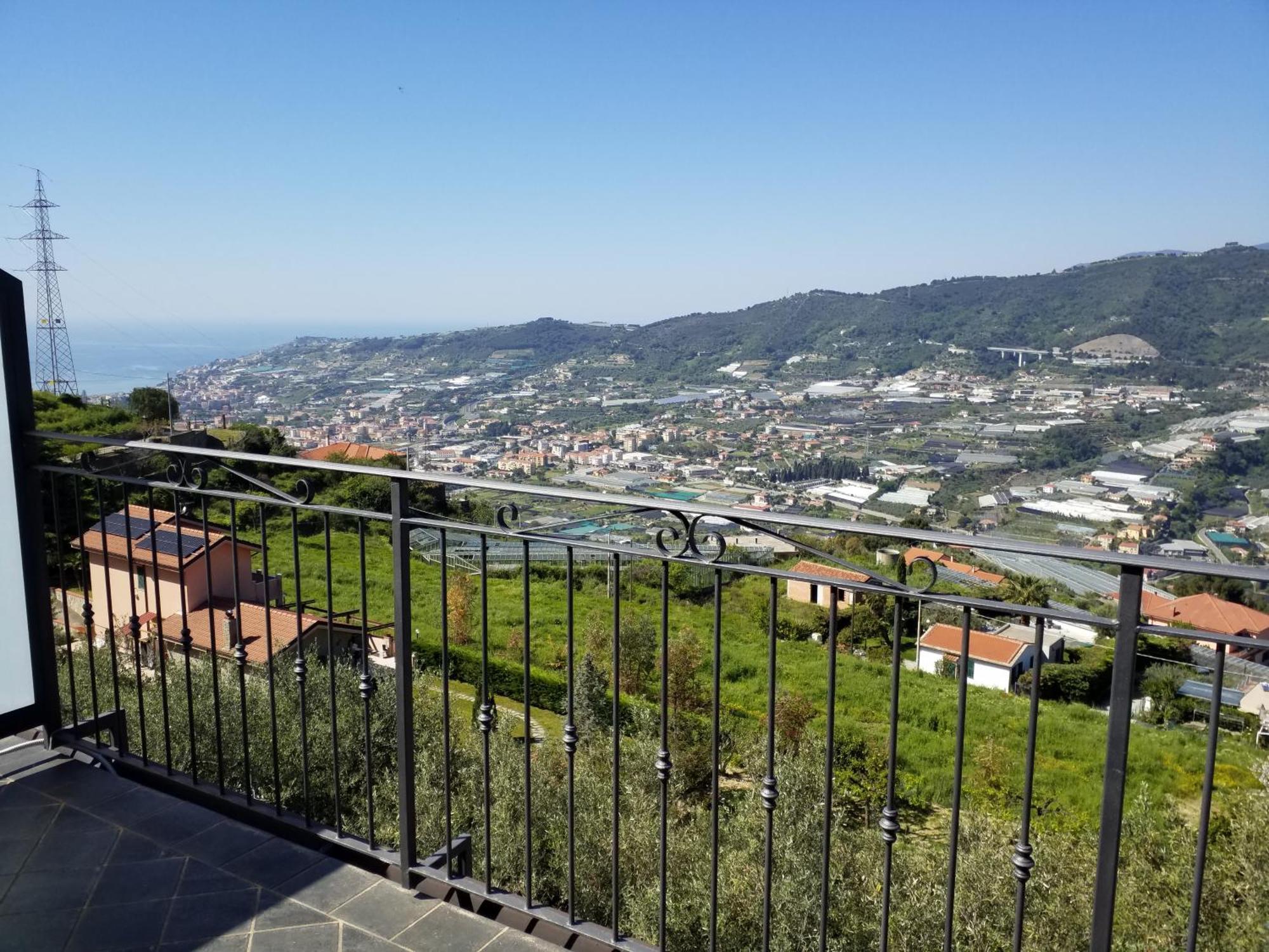 La Vista Del Poggio Bed and Breakfast Castellaro  Buitenkant foto